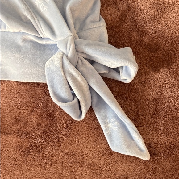 Disney Blue Crop Top Warm ❄️👑 - Picture 7 of 7